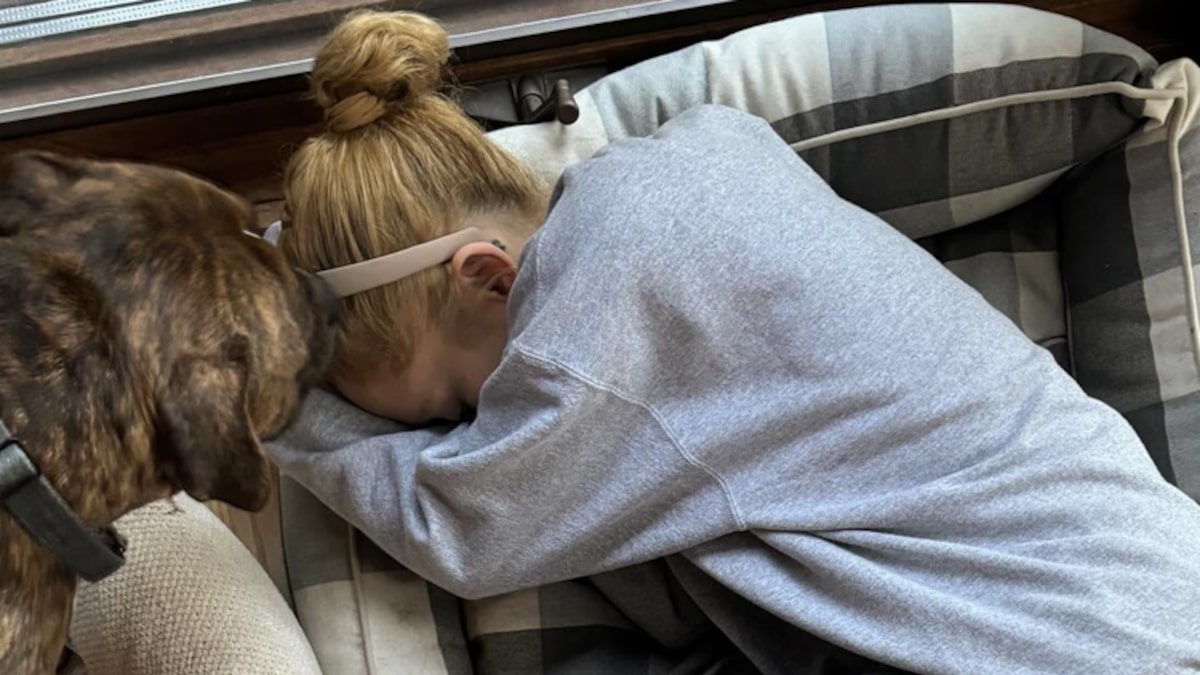 Ariana Grande partage ses photos personnelles suite à la finalisation de son divorce.
