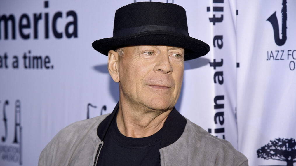Bruce Willis n’a plus accès à ses compétences linguistiques, selon le créateur de “Moonlighting”.