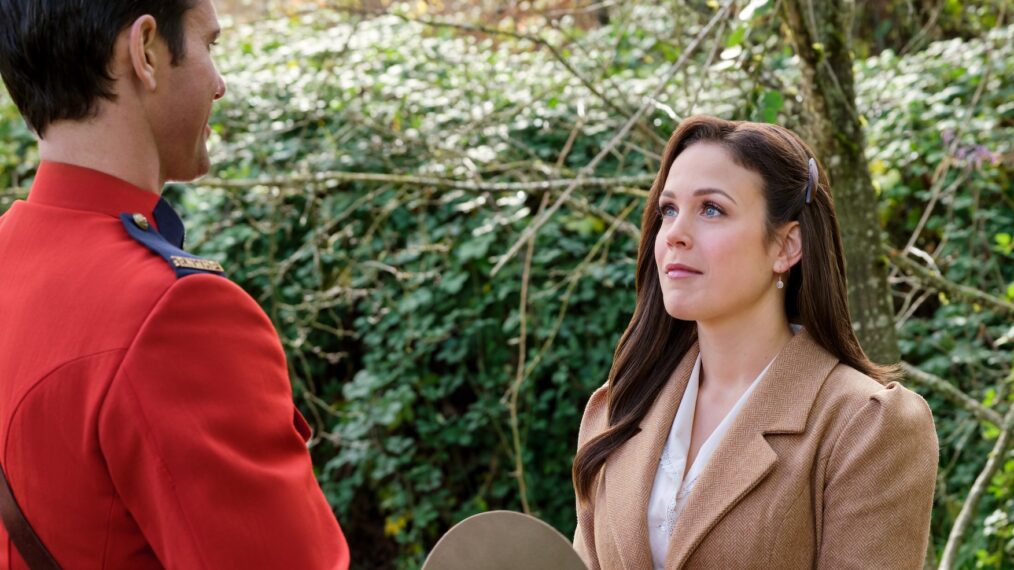 Choix crucial pour Elizabeth, Nathan & Lucas dans la saison 10 finale de “When Calls the Heart”