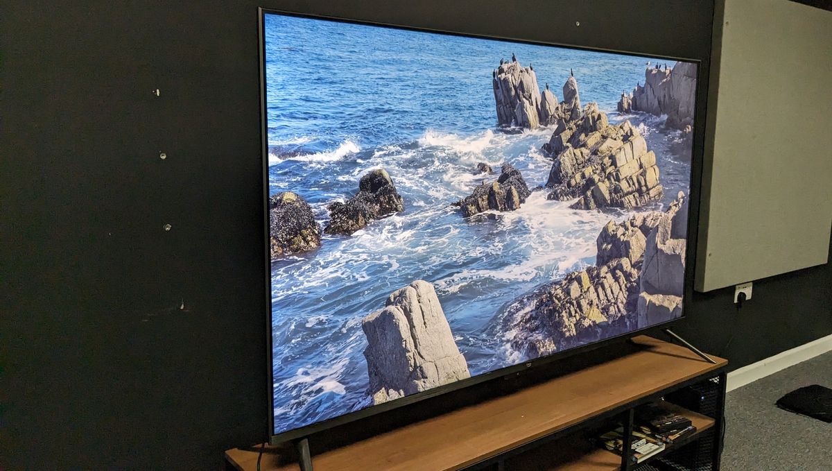 Critique Amazon Fire TV Omni QLED : l’un des meilleurs téléviseurs 4K abordables et performants