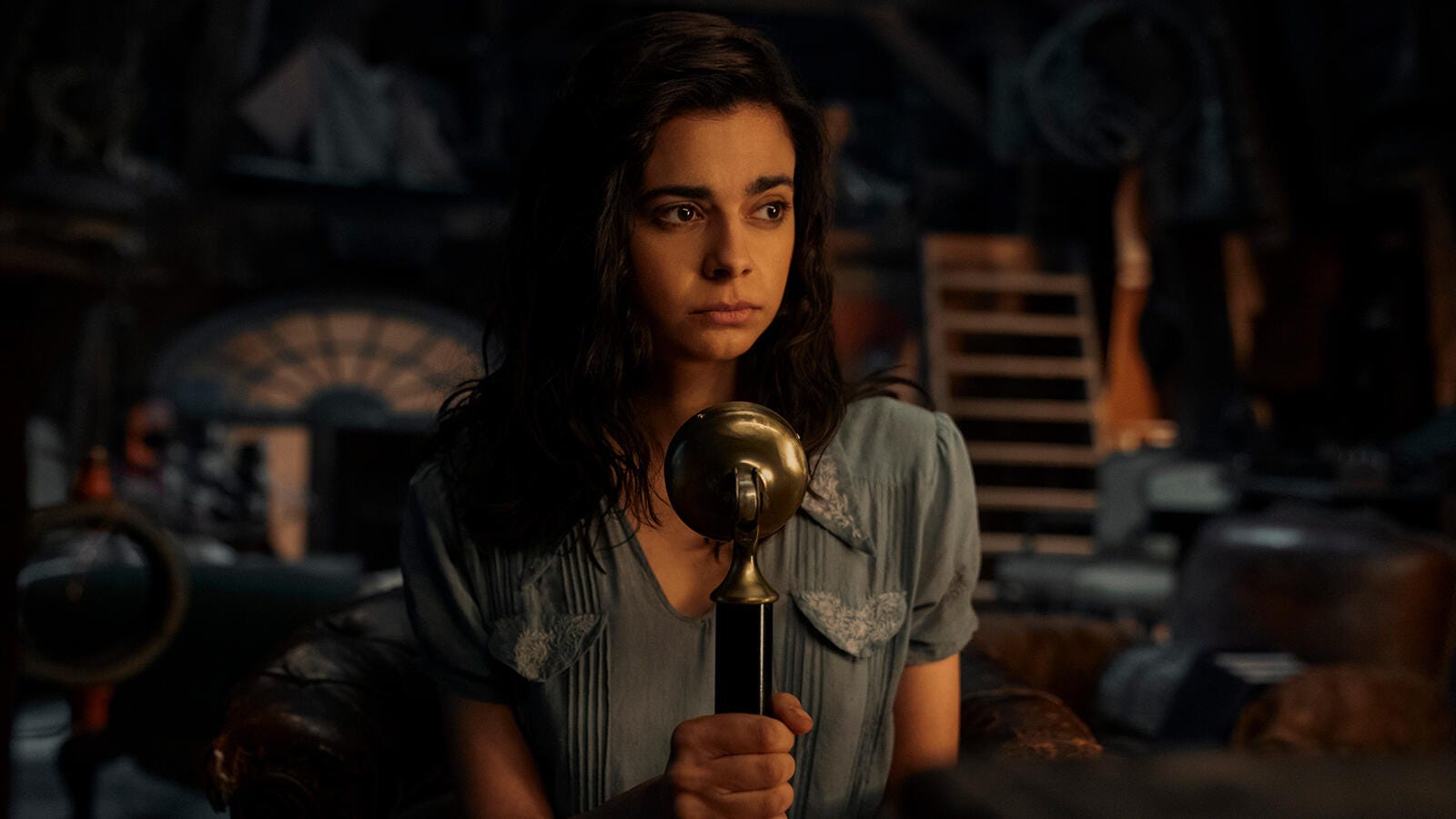 Critique : La série Netflix “Toute la lumière que nous ne pouvons voir” éclaire moins que le roman aimé.