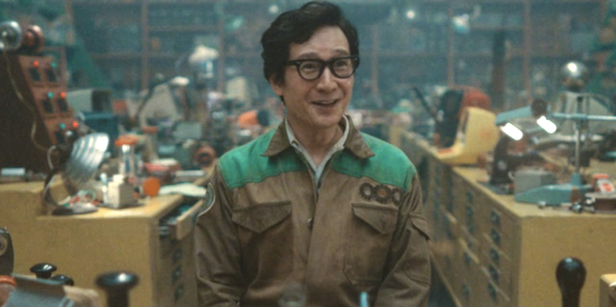 Découvrez qui incarne Ouroboros, alias OB, dans la saison 2 de Loki. Explication du rôle de Ke Huy Quan