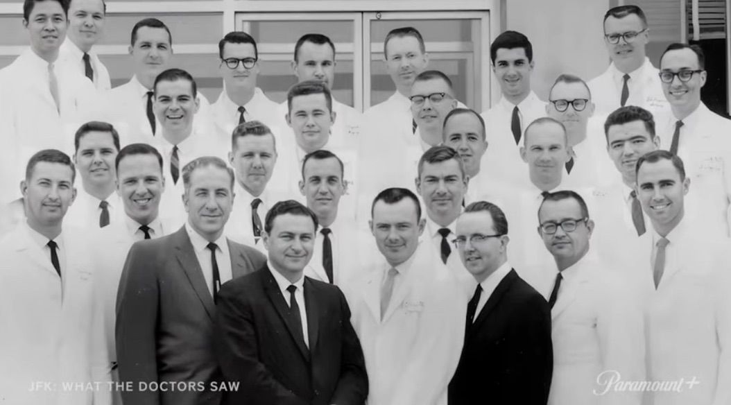 Documentaire Paramount Plus : Retrouvailles médecins ayant soigné JFK
