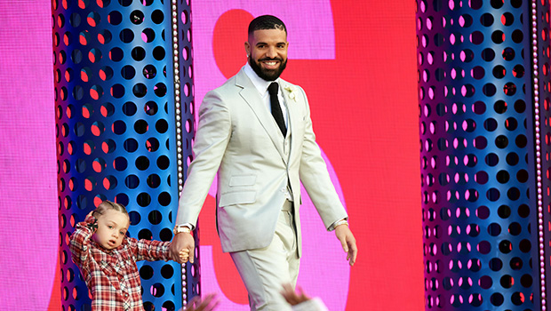 Drake dévoile Adonis dans son nouveau clip “8AM in Charlotte” – Hollywood Life