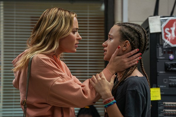 Emily Blunt intègre une entreprise pharmaceutique sur Netflix et découvre un complot criminel | Streaming | Orlando