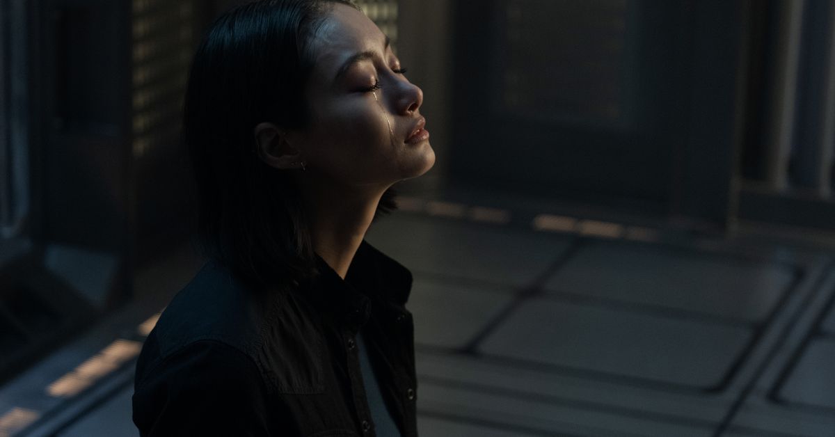 Invasion: critique de la série d’Apple qui se révèle enfin après 2 saisons
