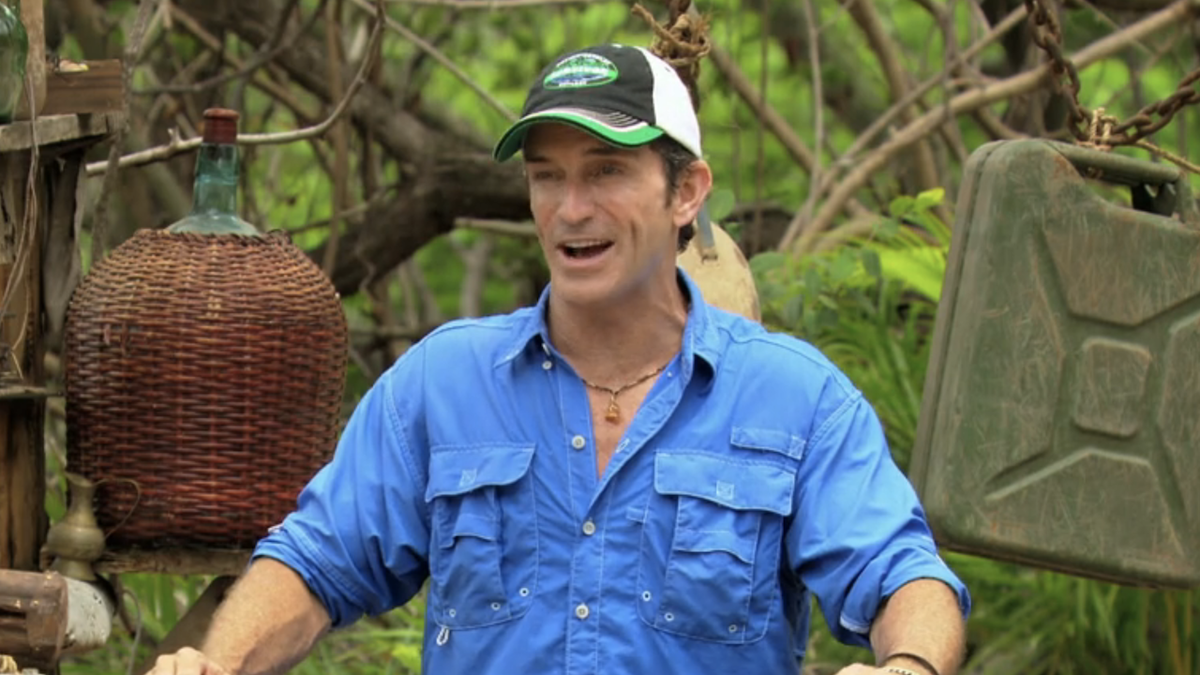 Jeff Probst découvre qu’il est un “Zaddy” sur Internet, mais ce qui me fait le plus rire, c’est qu’un participant de Survivor l’appelle “Grand-père”