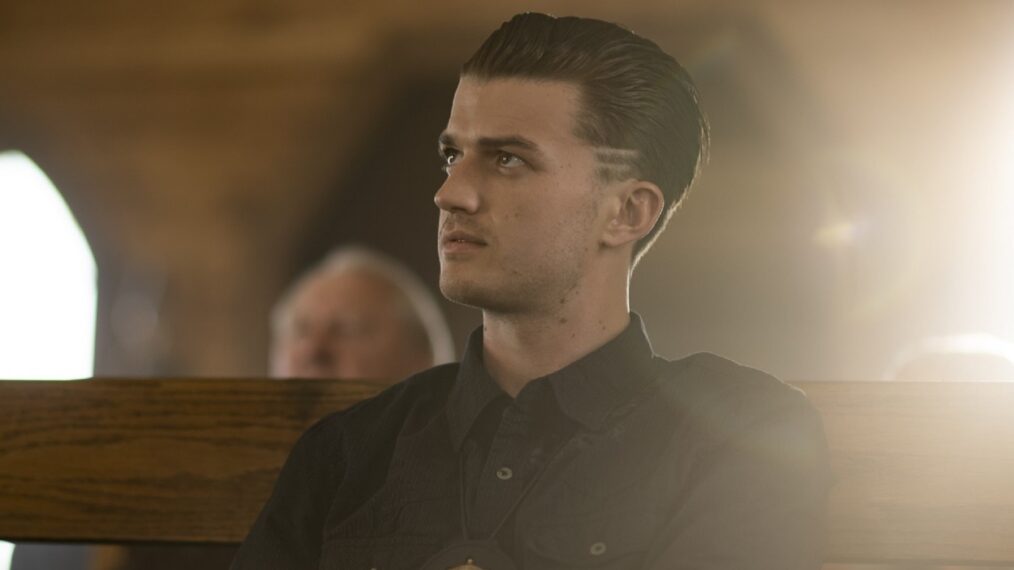Joe Keery fait une maladresse avec une arme dans un premier aperçu de Gator Tillman (Vidéo)