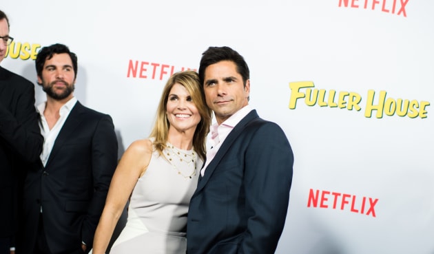 John Stamos relate appel téléphonique avec Lori Loughlin lors du scandale des admissions universitaires
