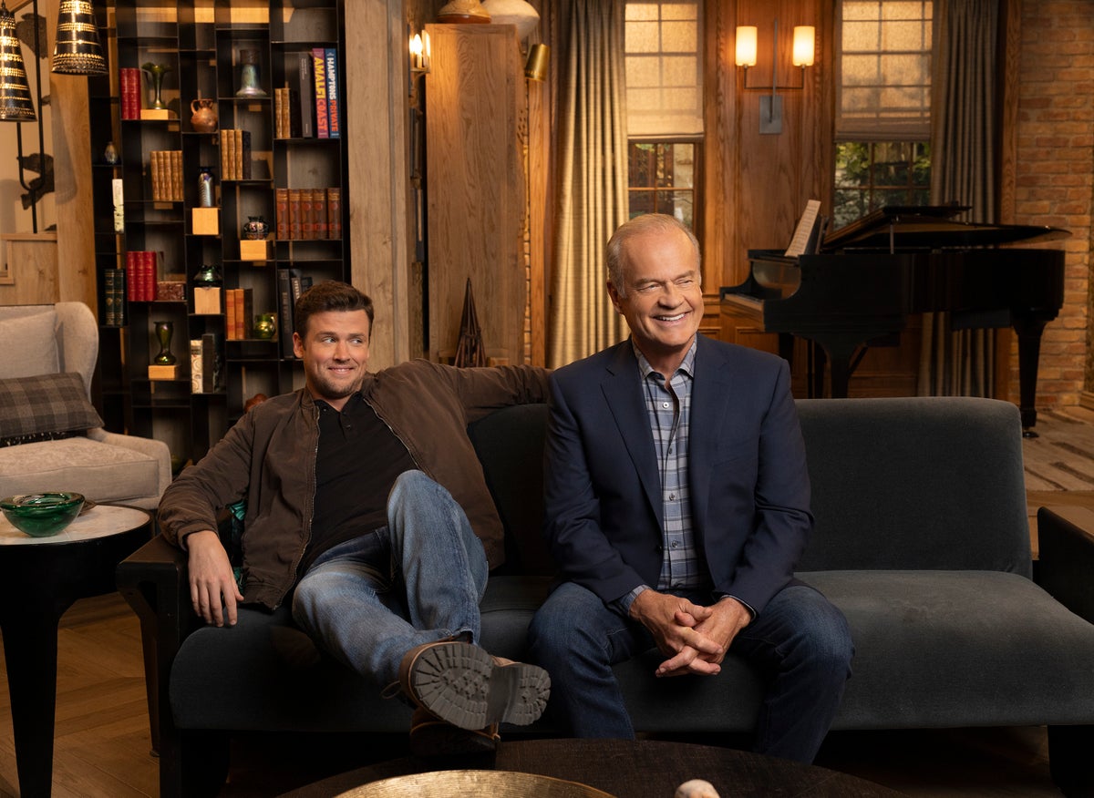 Kelsey Grammer ému en parlant de son amour pour Frasier devant le public du studio