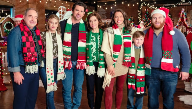 Kevin McGarry et Kim Matula vous réservent la parfaite ouverture de Countdown to Christmas, le rendez-vous incontournable d’Hallmark !