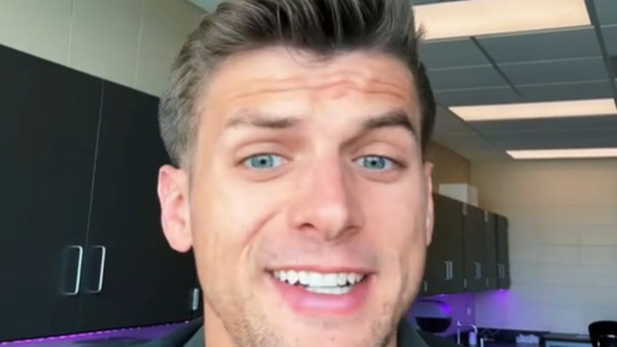 La montée en popularité de Gabe Dannenbring, vedette de Netflix ‘Surviving Paradise’, sur TikTok.