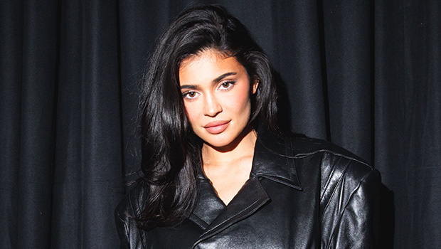 La tenue en cuir noir portée par Kylie Jenner pour l’anniversaire de Kim Kardashian – Hollywood Life