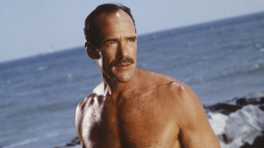 L’ancien acteur de ‘Alerte à Malibu’, Mike Newman, parle de sa bataille de 16 ans contre la maladie de Parkinson.