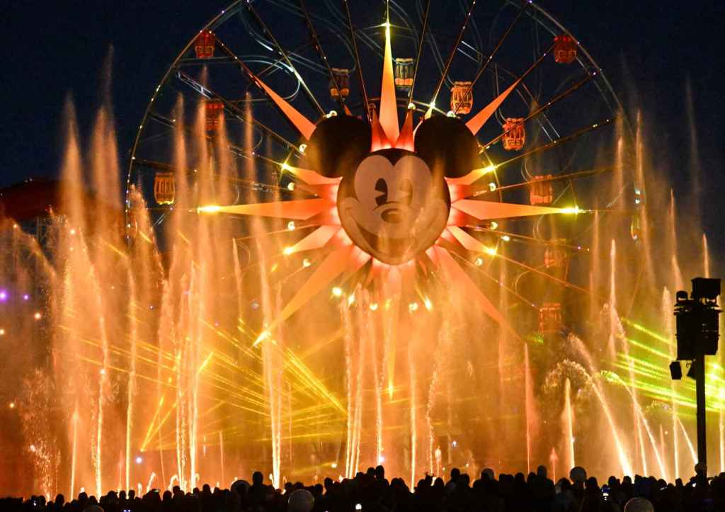 Le pouvoir des 1 200 fontaines dans le “World of Color” de Disneyland dévoilé – Orange County Register