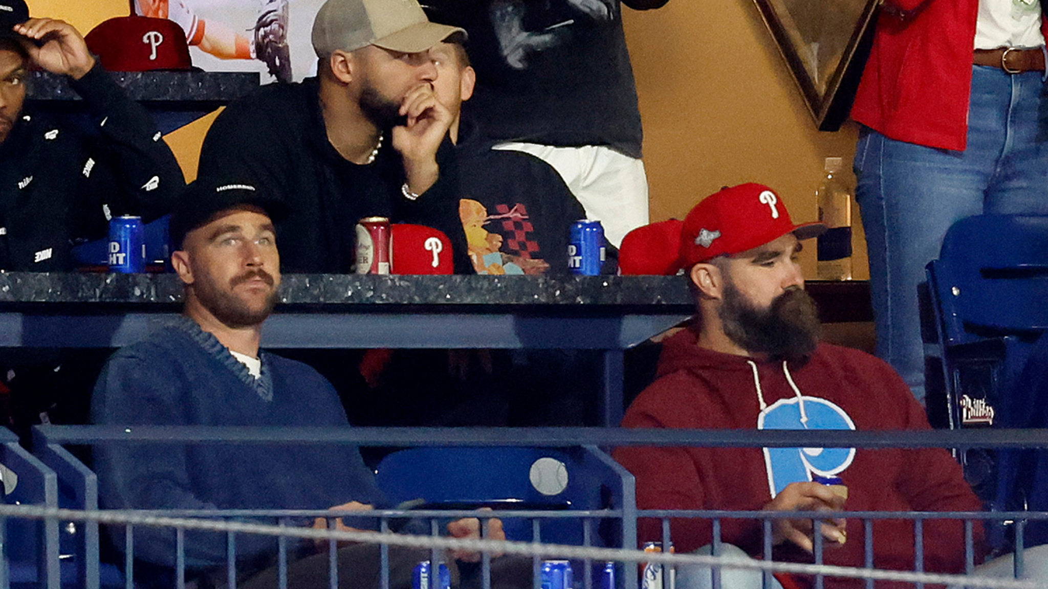 Les frères Kelce assistent à un match des Phillies, pas de trace de Taylor Swift