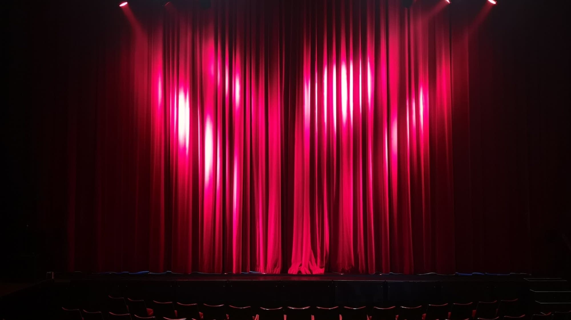 Les meilleures émissions, films et pièces de théâtre à regarder pour un divertissement sans fin.