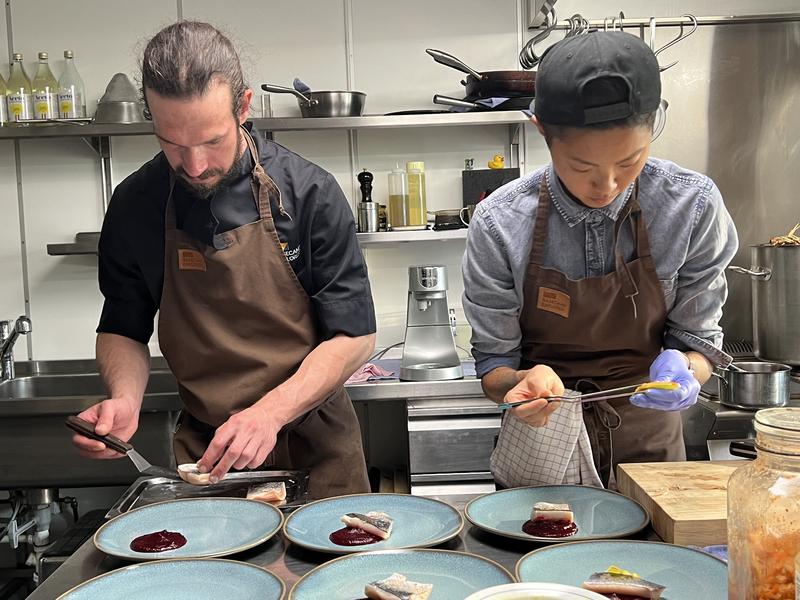 Les meilleures nouvelles émissions culinaires en streaming pour l’automne 2023 sur Netflix, Apple TV+, Hulu et plus.