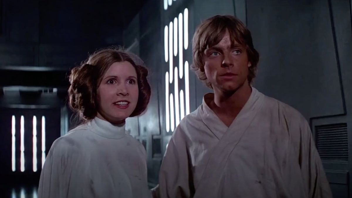 Mark Hamill taquine affectueusement la relation entre Luke et Leia dans Star Wars lors de l’anniversaire de Carrie Fisher
