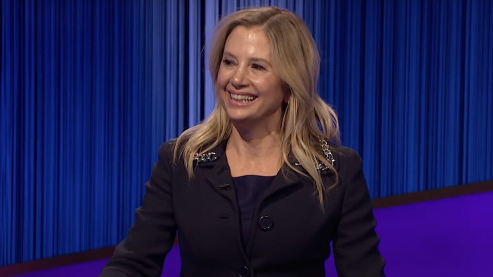 Mira Sorvino remporte gros suite à son élimination choquante de ‘DWTS’
