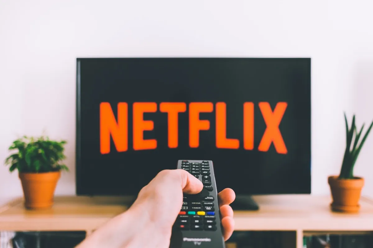 Netflix augmente encore ses prix malgré des bénéfices record et des coûts réduits.