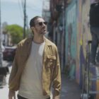 Host and music journalist Nick Barili from the MTV series De La Calle, episode 1, streaming on Paramount+, 2023. CREDIT: Paramount+ © 2023 Viacom International Inc. All Rights Reserved.