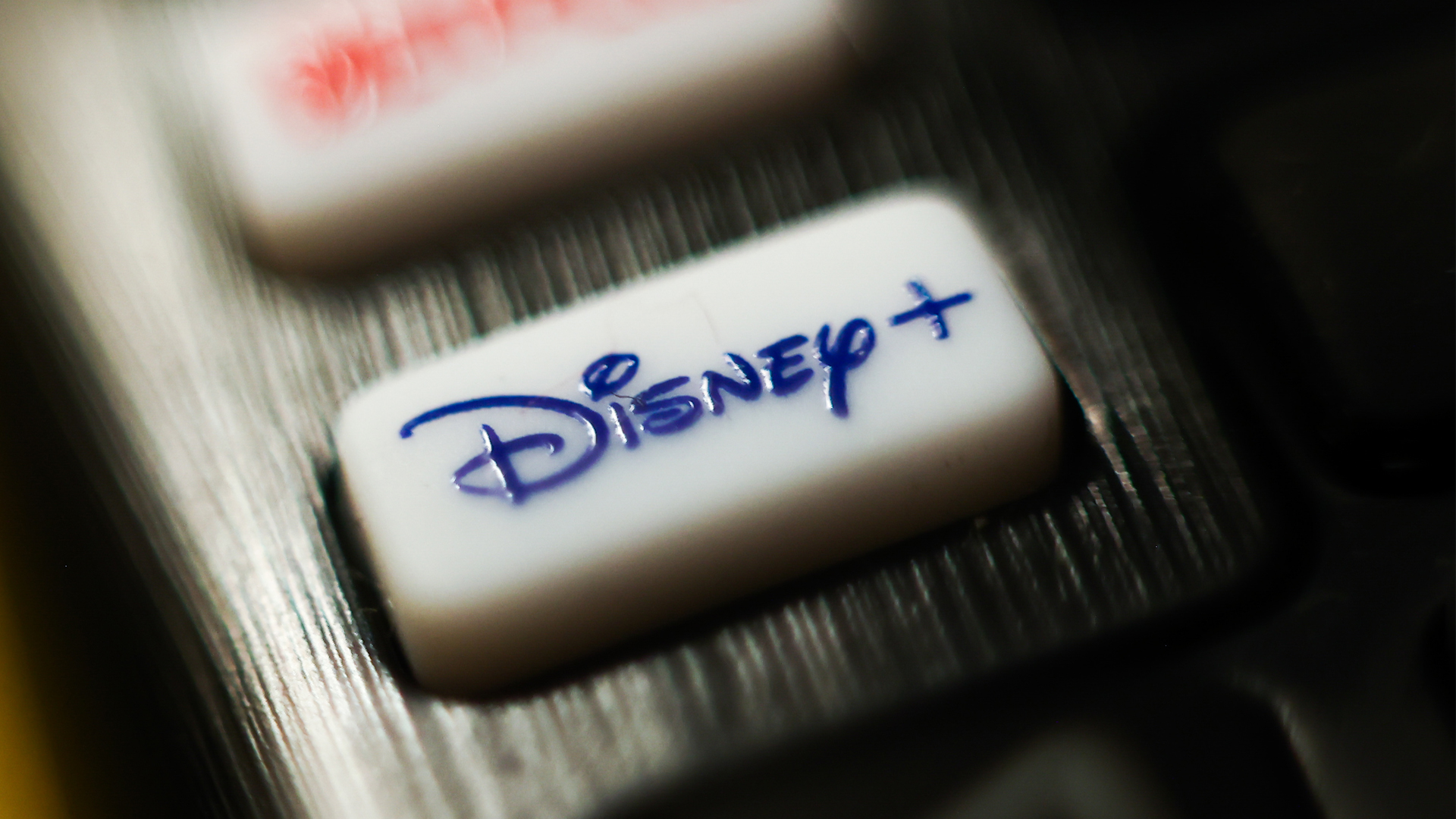 Roku sauve série Disney+ annulée, délivrant les fans désespérés