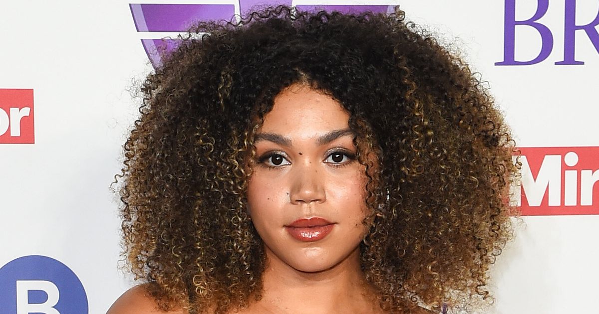 Star de “Bridgerton”, Ruby Barker dévoile comment Netflix et Shondaland l’ont ignorée après 2 périodes “psychotiques”