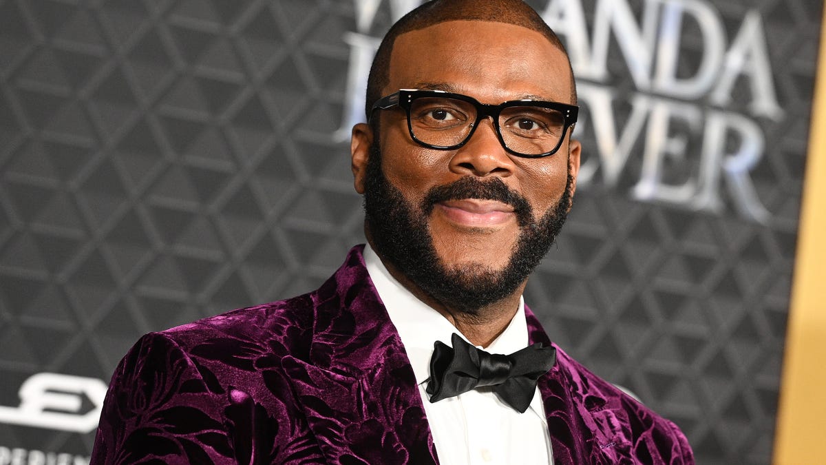 Tyler Perry dénonce une offre d’achat “irrespectueuse” de BET et signe avec Netflix