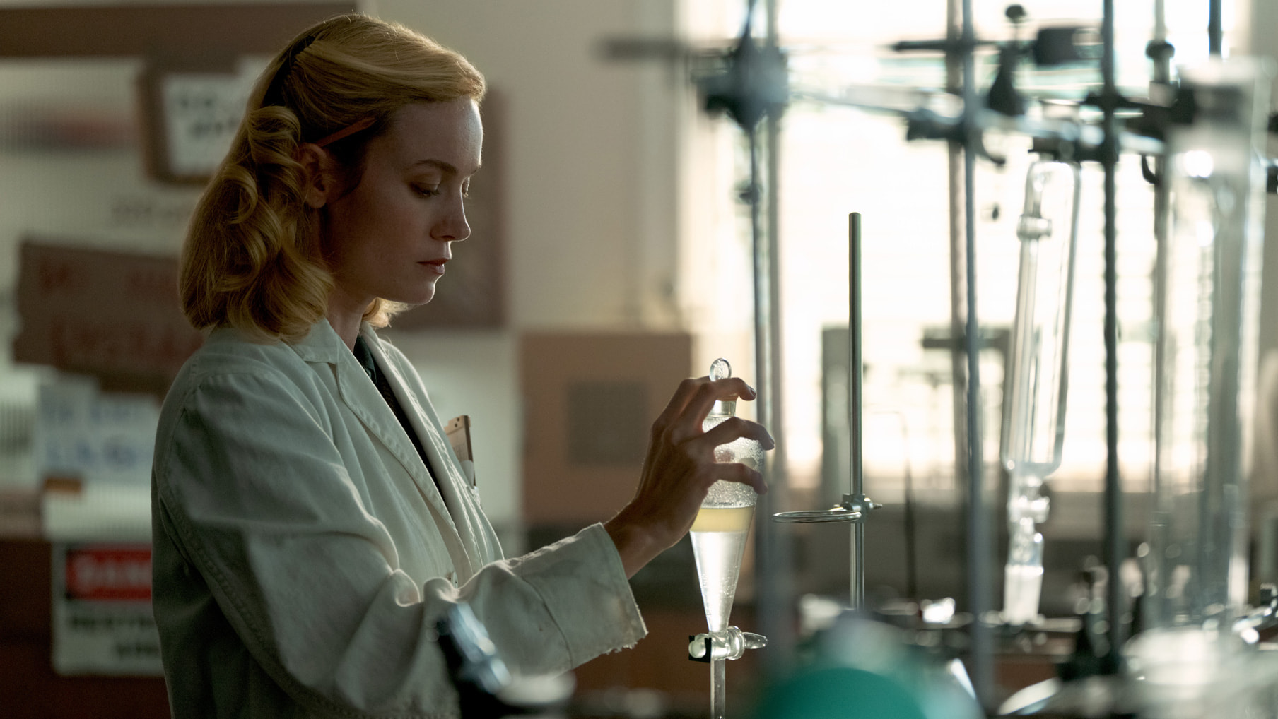Un excellent départ pour “Lessons in Chemistry” avec les deux premiers épisodes.