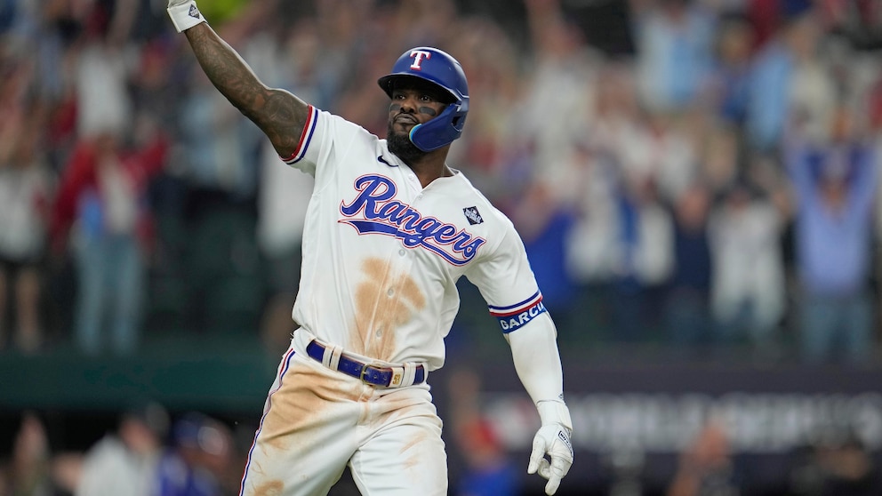 Victoire des Rangers en prolongation lors du match d’ouverture de la série mondiale avec le moins de spectateurs enregistrés.