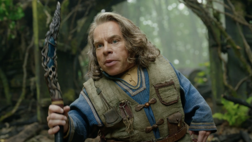 Warwick Davis critique Disney après le retrait de Willow de la diffusion en continu