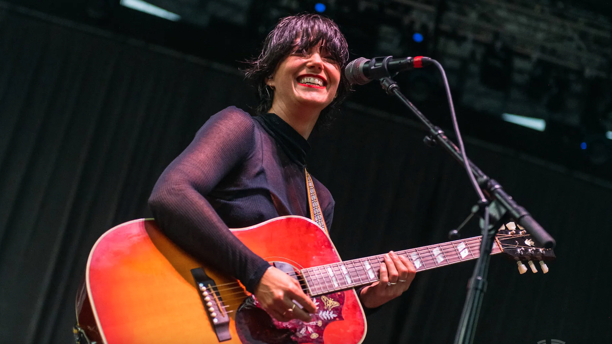 Sharon Van Etten dévoile “Close to You” extrait de The Buccaneers : Écoutez