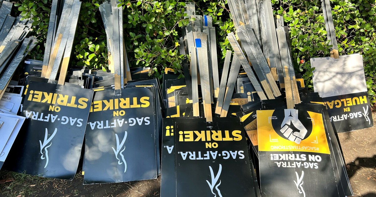 Accord entre acteurs et studios pour mettre fin aux grèves à Hollywood
