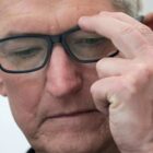Apple lacks clear path to growth this holiday season after shrinkage