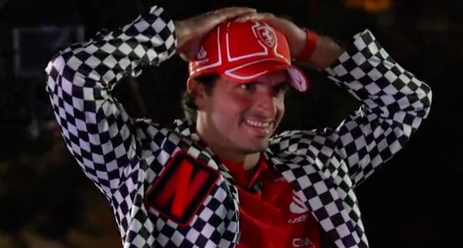 Carlos Sainz remporte la Netflix Cup et brise immédiatement le trophée