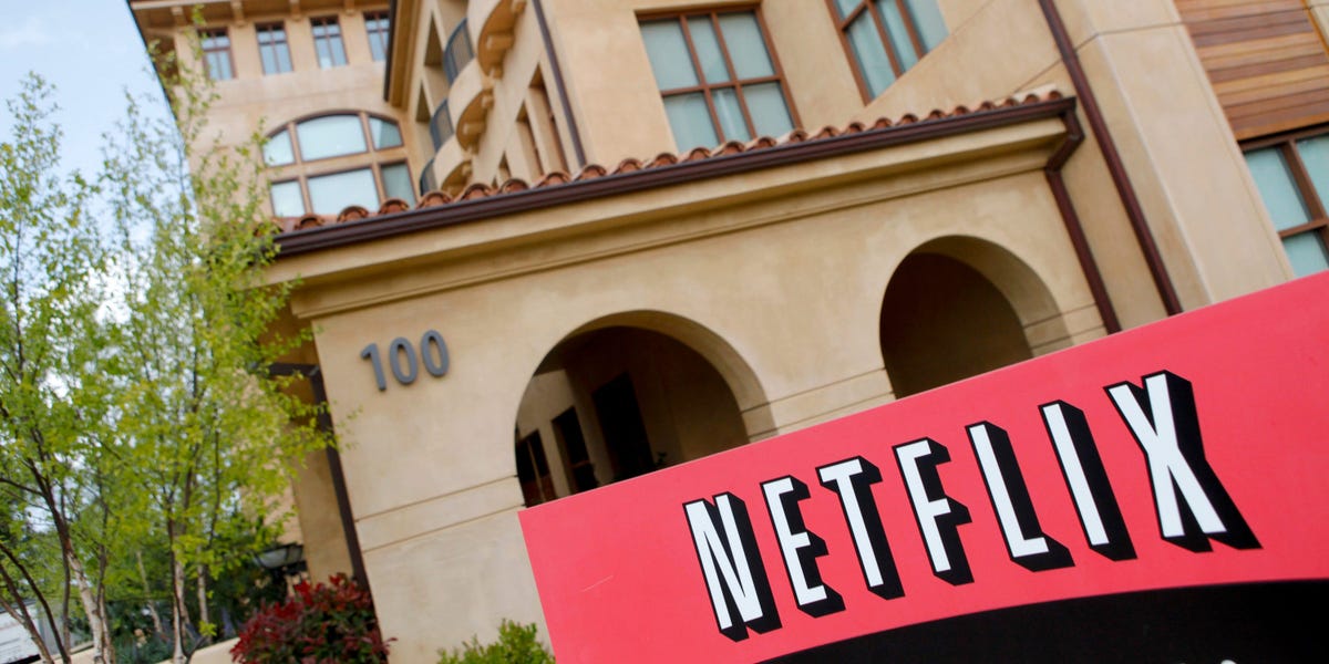 Coupes de personnel chez Netflix, Warner Bros., et d’autres
