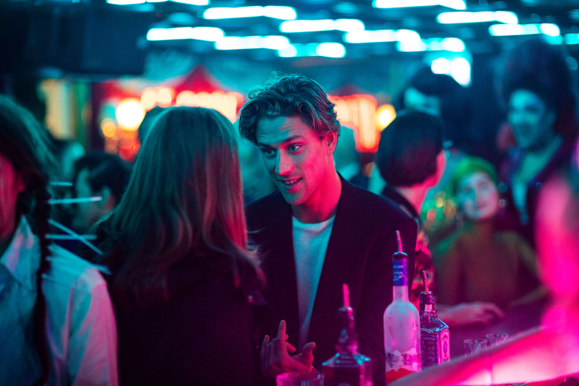 Découvrez le talentueux casting de la série suédoise A Nearly Normal Family sur Netflix