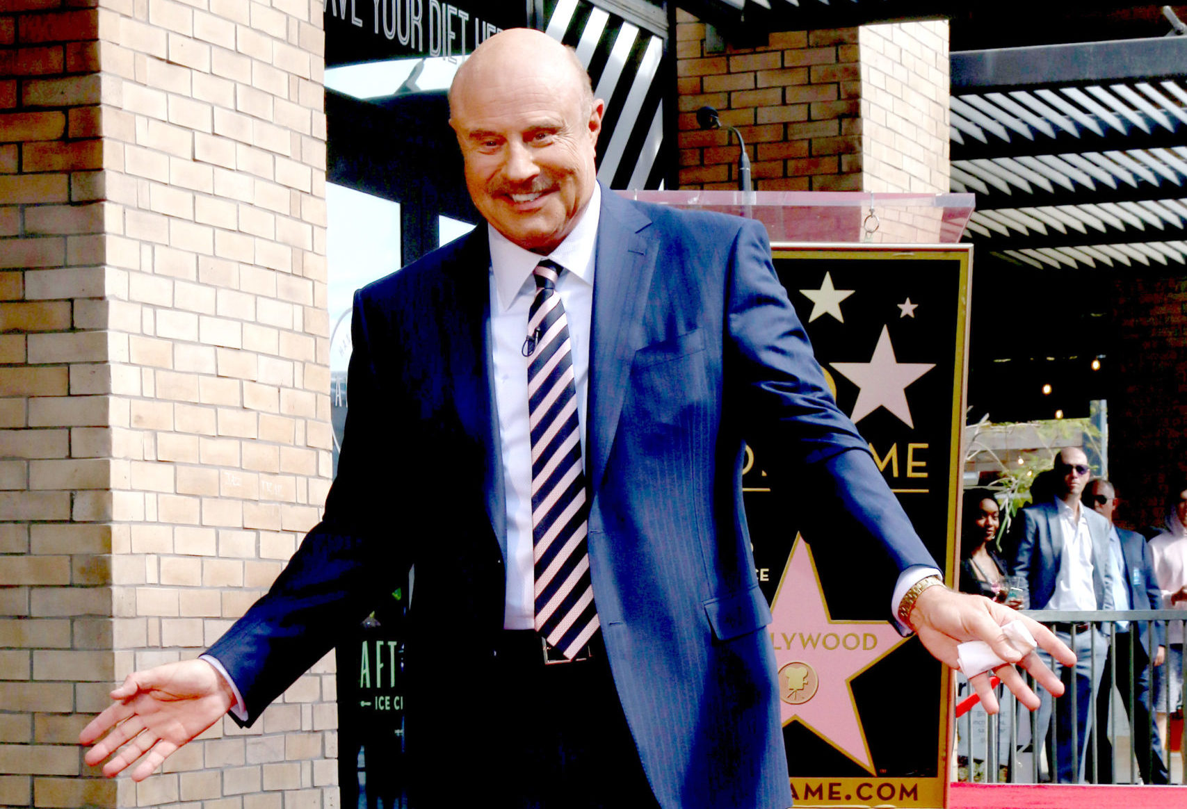 Dr. Phil lance une nouvelle émission et un réseau câblé – annulations et renouvellements de séries TV, cotes d’écoute