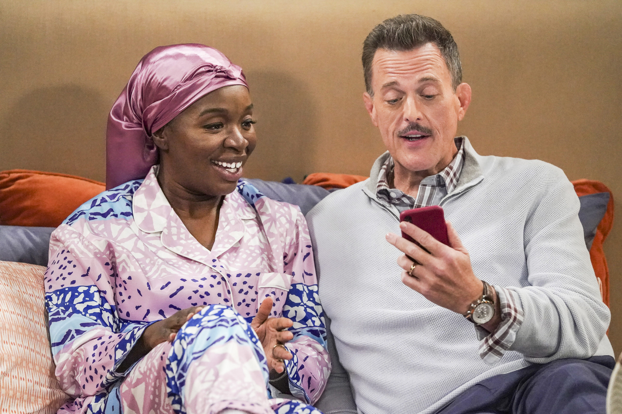 Bob ❤️ Abishola : le co-créateur espère sauver la série annulée de CBS – Renouvellement ou annulation des émissions TV, audiences