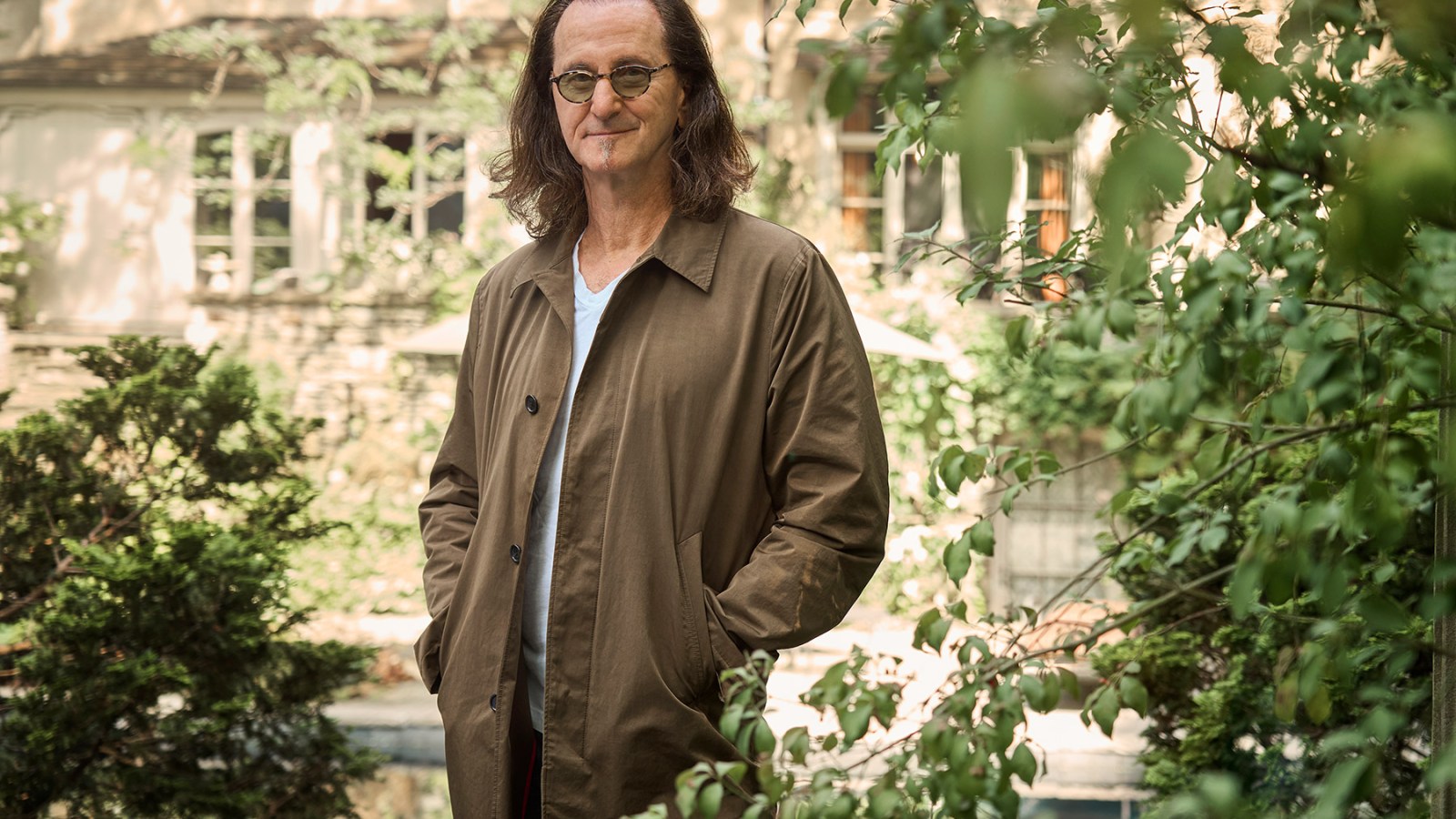 Geddy Lee évoque sa consommation de drogue durant les solos de Neil Peart, et bien plus encore