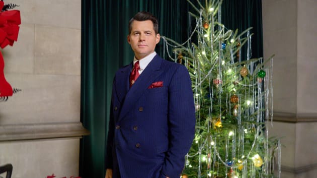 Kristoffer Polaha dans “Retour à Biltmore” : Noël et l’Âge d’or d’Hollywood