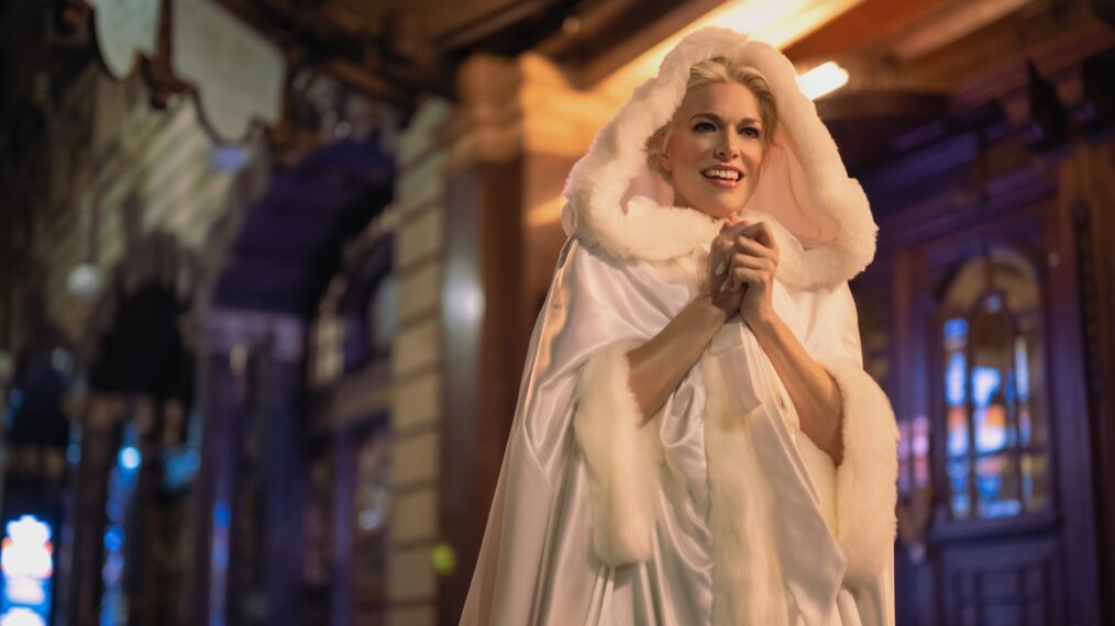 La musique de Hannah Waddingham prend vie sur scène avec “Home for Christmas”