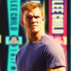How Old Alan Ritchson's Jack Reacher Is (& How It Compares To The Books)