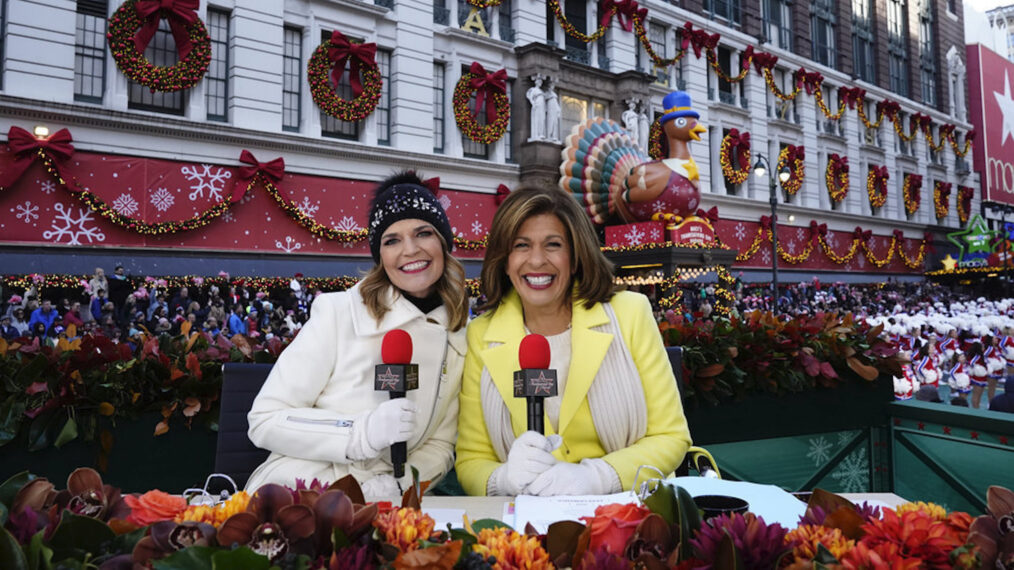 Menu de Thanksgiving : Ballons, chiens, football, retour de Julia, recherche de cités perdues, marathons TV