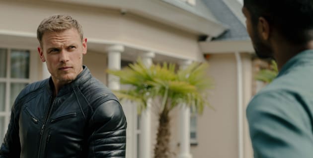 Sam Heughan enflamme le premier trailer de The Couple Next Door-Outlander.