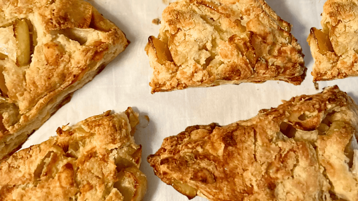 Scones Pomme Cheddar, la Nouvelle Star qu’on Mérite