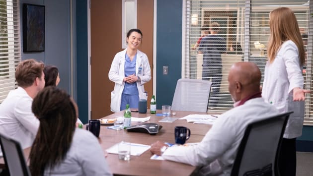 Séries à succès : Grey’s Anatomy, One Chicago, The Good Doctor et plus de retours annoncés pour des saisons tronquées.