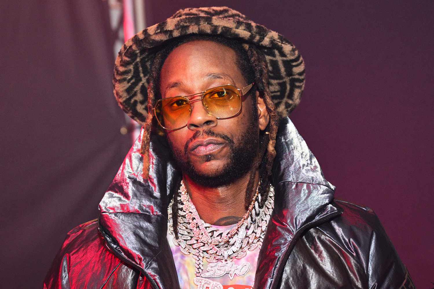 2 Chainz partage une vidéo depuis sa civière après un accident de voiture à Miami