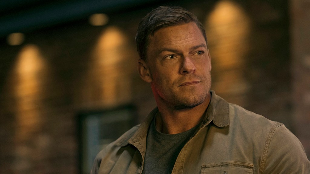 Alan Ritchson parle des scènes de combat et de sa mega popularité – The Hollywood Reporter